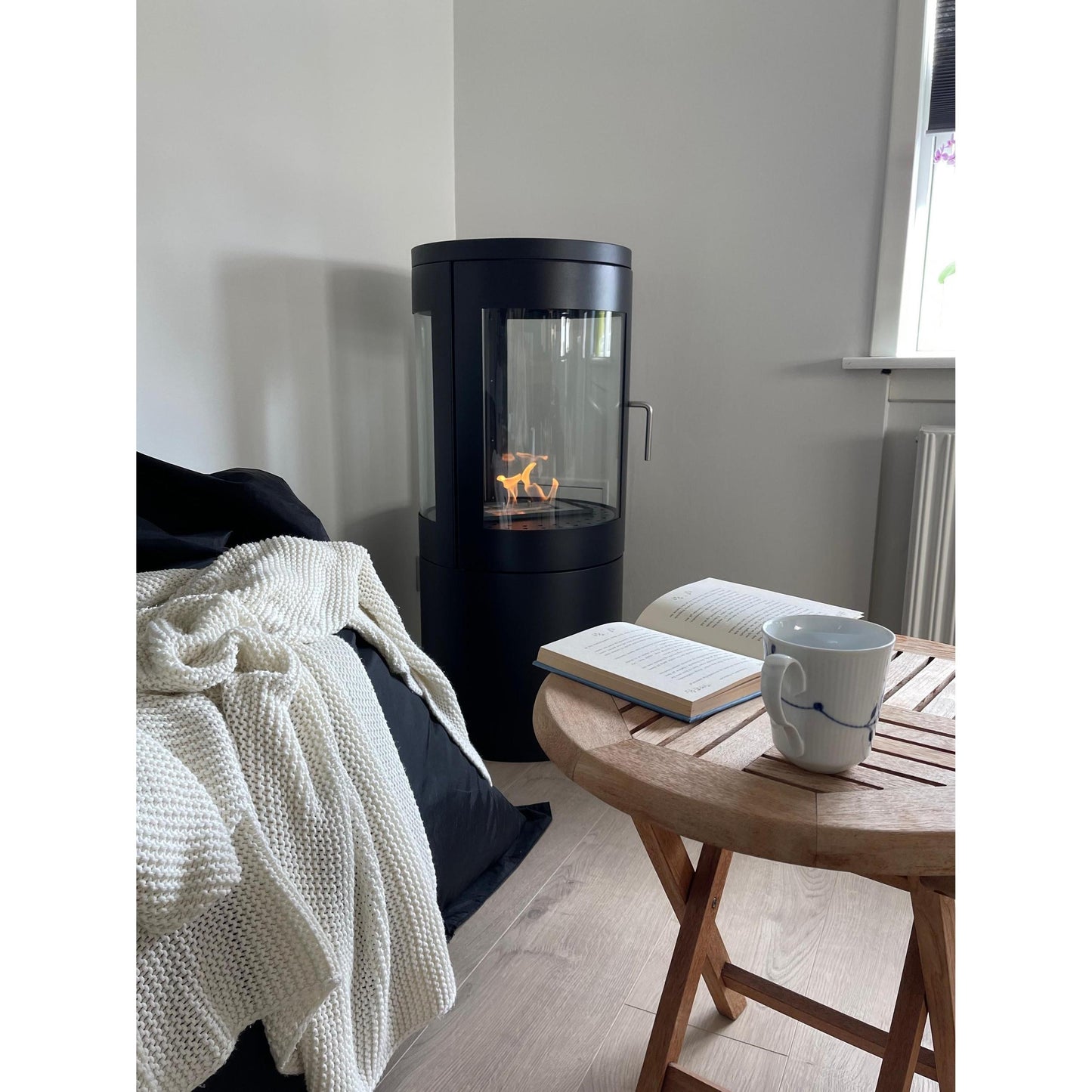 Scandi Columbus Freestanding Ethanol Fireplace