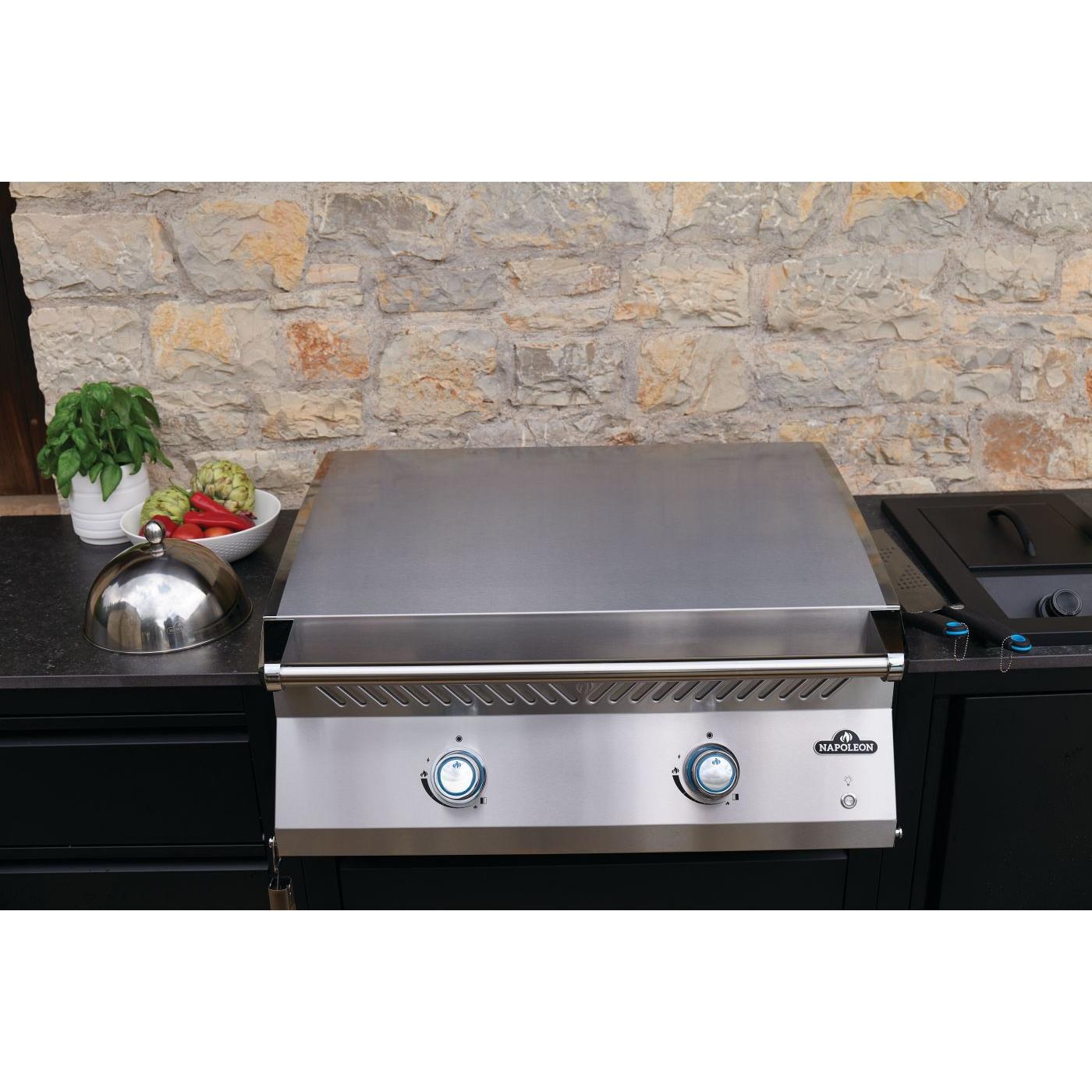 Napoleon Outdoor Kitchen Built-in 700 BBQ 32" FTP with 10" IRP, Matte Black, LPG